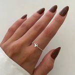 ANEL LISO LETRA V PRATA 925