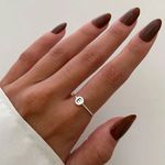 ANEL REDONDO LETRA E PRATA 925