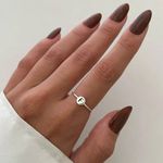 ANEL REDONDO LETRA F PRATA 925