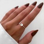 ANEL REDONDO LETRA L PRATA 925