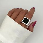 ANEL QUADRADO ONIX PRATA 925