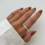 ANEL COM ZIRCÔNIAS CRISTAIS PRATA 925