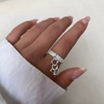 ANEL ZIRCÔNIA CRISTAL COM MENINA PENDURA PRATA 925