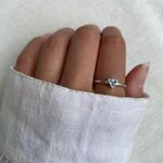 ANEL TRIÂNGULO ZIRCÔNIA AZUL PRATA 925