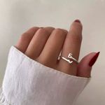 ANEL REGULÁVEL LETRA E PRATA 925