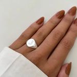 ANEL LETRA J ZIRCÔNIA CRISTAL PRATA 925