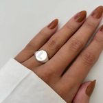 ANEL LETRA L CRAVEJADO PRATA 925