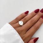 ANEL SINETE REDONDO LETRA T ZIRCÔNIA CRISTAL PRATA 925