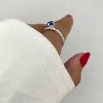 ANEL SOLITÁRIO CORAÇÃO ZIRCÔNIA AZUL E CRISTAL PRATA 925