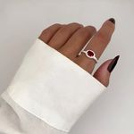 ANEL OVAL ZIRCÔNIA VERMELHA E CRISTAL PRATA 925