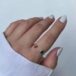 ANEL REGULÁVEL GOTA E QUADRADO ZIRCÔNIA VERDE E ROSA PRATA 925