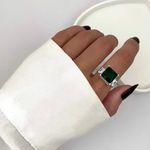 ANEL QUADRADO ZIRCÔNIA VERDE ESCURO E CRISTAL PRATA 925