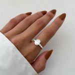 ANEL OVAL CRAVEJADO ZIRCÔNIA CRISTAL PRATA 925