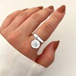 ANEL LISO COM MEDALHA DE SÃO BENTO PENDURADA PRATA 925