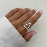 ANEL TRIÂNGULO VAZADO PRATA 925