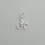 BERLOQUE MENINA ANDANDO A CAVALO PRATA 925