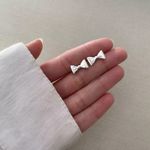 BRINCO LAÇO LISO PRATA 925