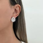 BRINCO FLOR CRAVEJADO ZIRCÔNIA CRISTAL PRATA 925
