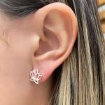 BRINCO FLOR DE LÓTUS PRATA 925