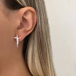 BRINCO CRUZ JESUS LISO PRATA 925