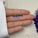 BRINCO MEIA FLOR ZIRCÔNIA AZUL ESCURO PRATA 925