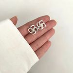 BRINCO DE FLOR COM PÉROLA PRATA 925