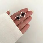 BRINCO FLOR COM BOLA PRETA PRATA 925