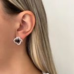 BRINCO FLOR COM BOLA PRETA PRATA 925