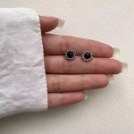 BRINCO INDIANO PEDRA ONIX PRATA 925