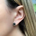 BRINCO INDIANO PEDRA ONIX PRATA 925