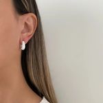 BRINCO OVAL CRAVEJADO CRISTAL VERSO CORAÇÃO PRATA 925