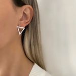 BRINCO TRIÂNGULO LISO PRATA 925