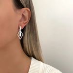 BRINCO TRIÂNGULO VAZADO PRATA 925