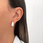 BRINCO MEIA ARGOLA DETALHADO PRATA 925