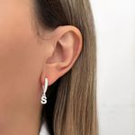 BRINCO ARGOLA CLICK LETRA PENDURADO ZIRCÔNIA CRISTAL PRATA 925