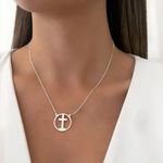 GARGANTILHA CÍRCULO VAZADO CRUZ LISA PRATA 925