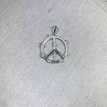 PINGENTE SÍMBOLO DA PAZ A SUA VIBE ATRAI A SUA TRIBO PRATA 925