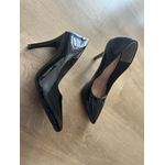 Scarpin Preto verniz salto fino 8cm bico fino 