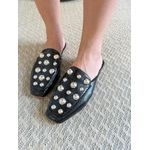 Mule Tati preto com tachas 