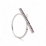 ANEL SINETE CRUZADO LISO / ZIRCONIA PRETA