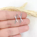 BRINCO SINETE CRUZADO LISO / ZIRCONIA PRETA