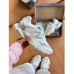 New Balance 9060 Branco sola rosa 