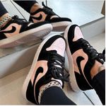 Jordan Low Preto e Rosa
