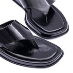 Sandália Feminina Flat Plataforma Dedo Tiras Robustas Largas Confortável - Preta Verniz