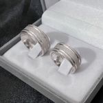 Par de Alianças Namoro Prata Prata 10mm Quadrada 4 Frisos Diamantado 