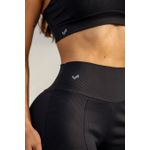 LEGGING COM RECORTES EM MIX DE DIREÇOES- PRETO