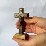 Cruz Crucifixo Madeira Com Cristo Metal Mesa e Parede 12cm