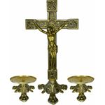 Conjunto Crucifixo Metal De Altar 37,5 Cm e 2 Castiçal Baixo 7x13cm