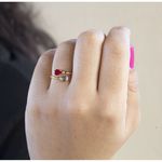Anel Ajustável Com Zircônias Vermelha e Lilás By Kumbayá Joias