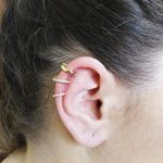 Brinco Piercing De Pressão Ear Hook Semijoia Banho De Ouro 18k Cravejado Com Zircônias Detalhe Em Ródio